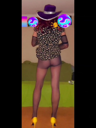 Lizzaali: Gaun bunga kecil dan penggoda pantyhose