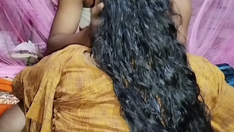 Deshi women: Poprvé šukám svou bývalou přítelkyni zezadu v hindských horkých párech