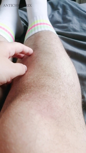 The Antichristrix: Kaki semulajadi mengusik berbulu dan sensual