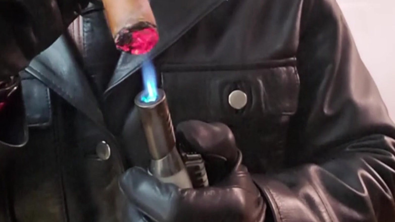 MusclesCigarsFFPig: Bluf Smoking