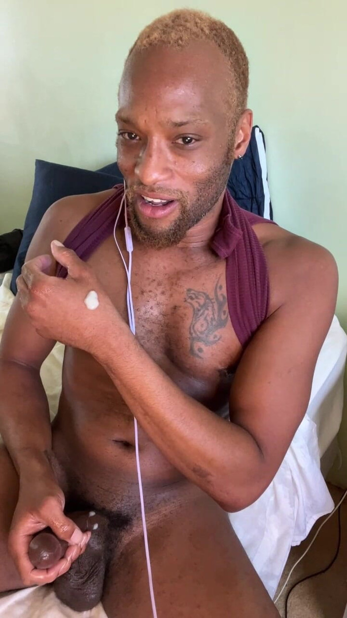 Kennie Jai: Masturbarse para un cliente