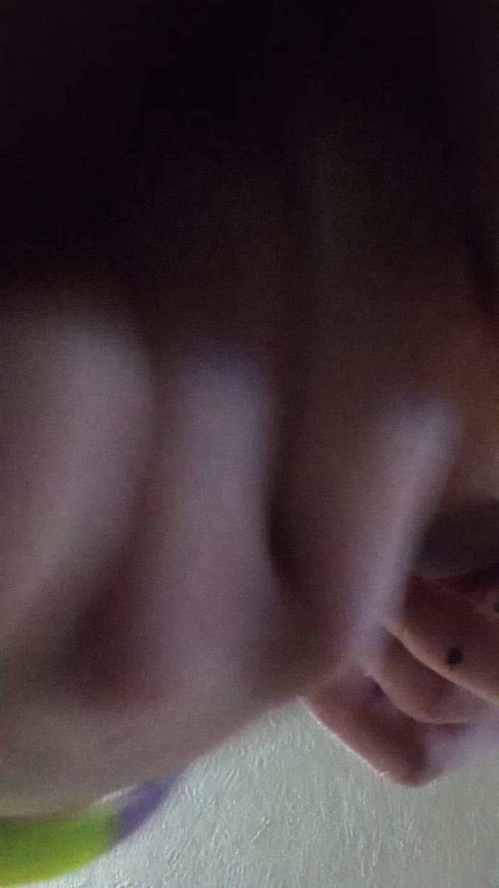 PeachyMoment333: 내 보지를 만지는 걸 멈출 수 없어!