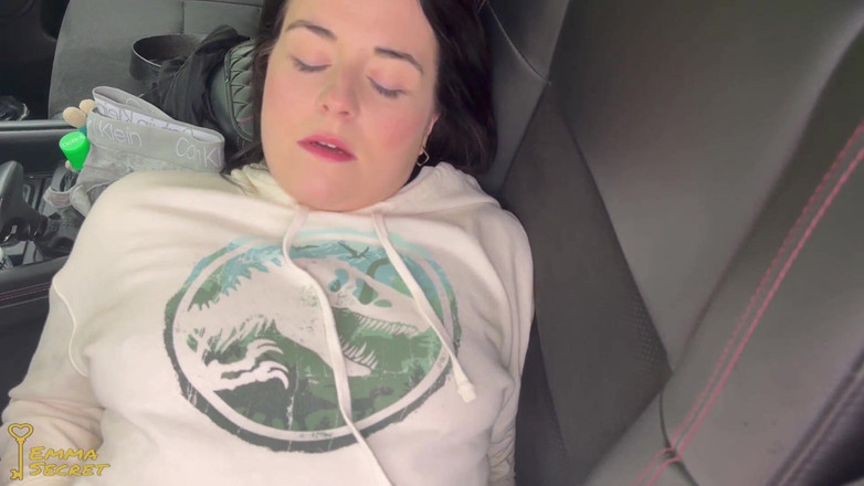 Emma Secret: Pieprzony autostopowicz! Jebana w samochodzie!