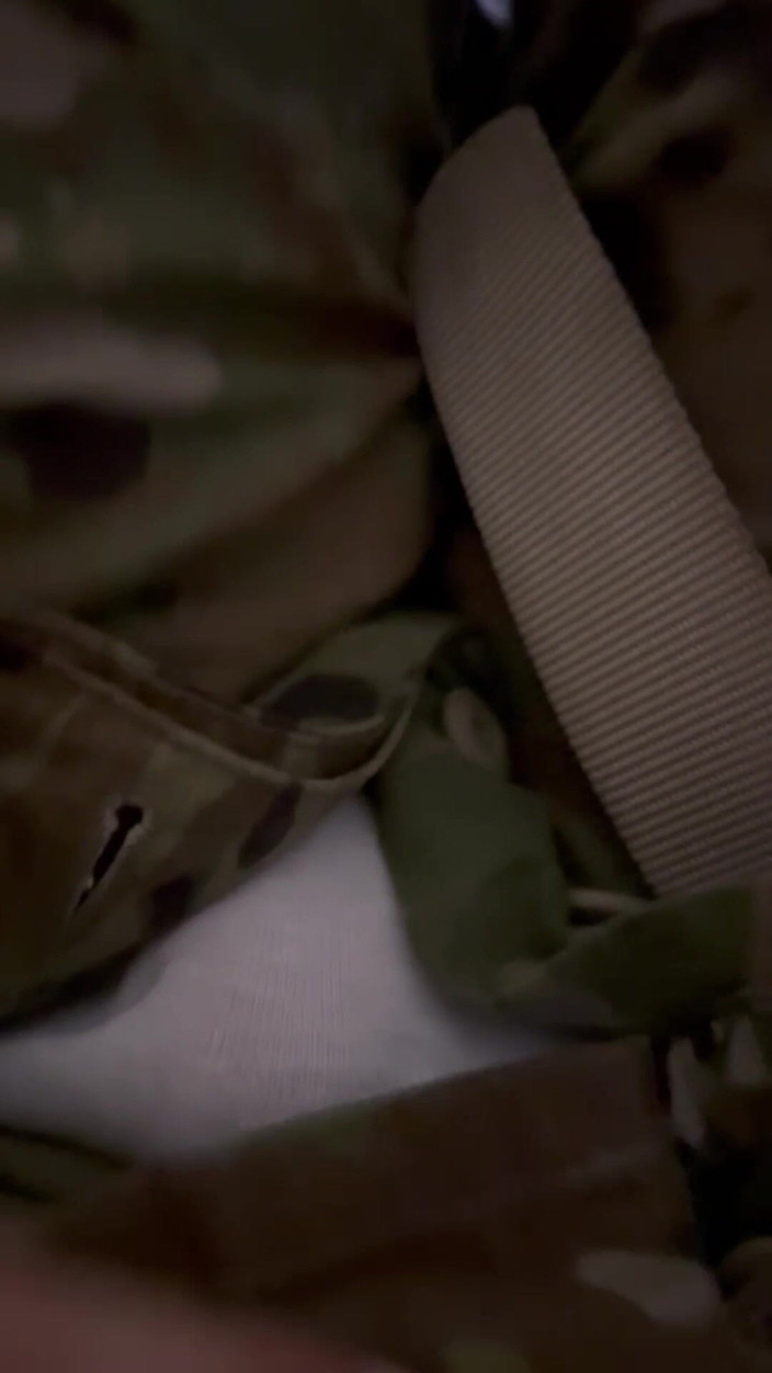 Gay Soldier Stuff: Un solider excité dans des whities moulants et des jockeys...