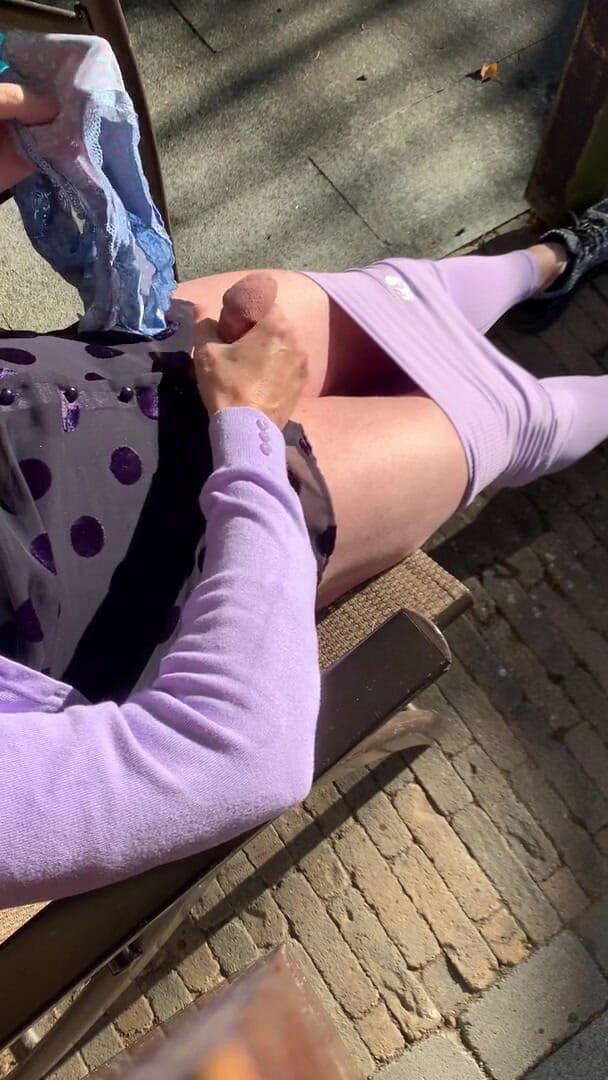 Louise: Purple leggings cum