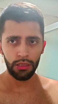 No hands water masturbation. Letting the stream of water fall on my big uncut latino cock until it makes me cum hands free ?