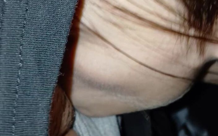 Lesbian-illusion: Przypinała mnie do drzewa w parku i chciwie zjadła moją...