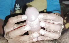 Desi Aunty Close-up Handjob