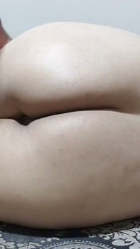 ぶら下がって立っているとき、私は飛び跳ねていましたが、一人の男が来て私を癒し、私のために立ち上がり、私は戻ってきて、私の庭にいました