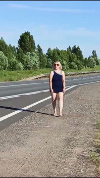 Îmi arunc chiloții pe drum