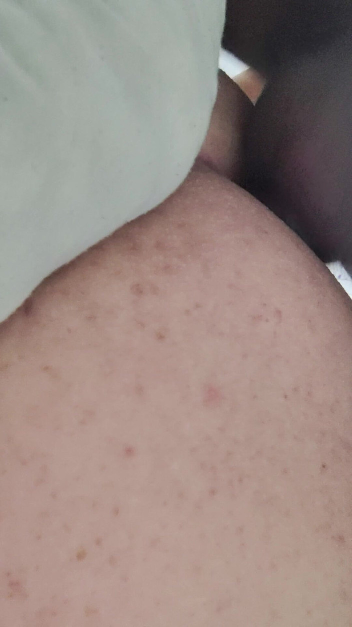 Angy Bisexperiences: Encontrei um vídeo anal no telefone do meu corno
