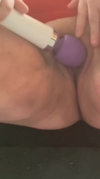 뚱뚱한 보지를 지팡이와 딜도로 사정하는 육덕 거유녀