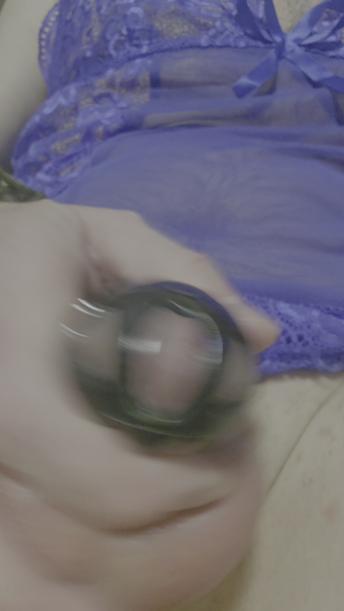 ALISA_XxX_: Alice masturbuje svůj klitoris v kleci