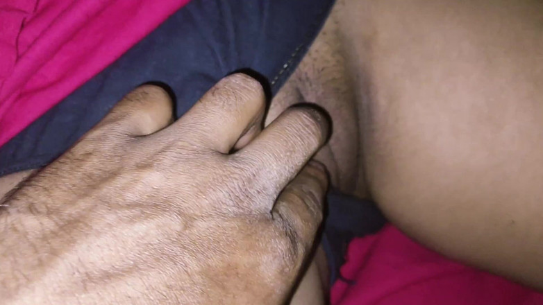 Lovely Dipti: Dipti si cewek cantik India lagi buka baju sambil dientot...