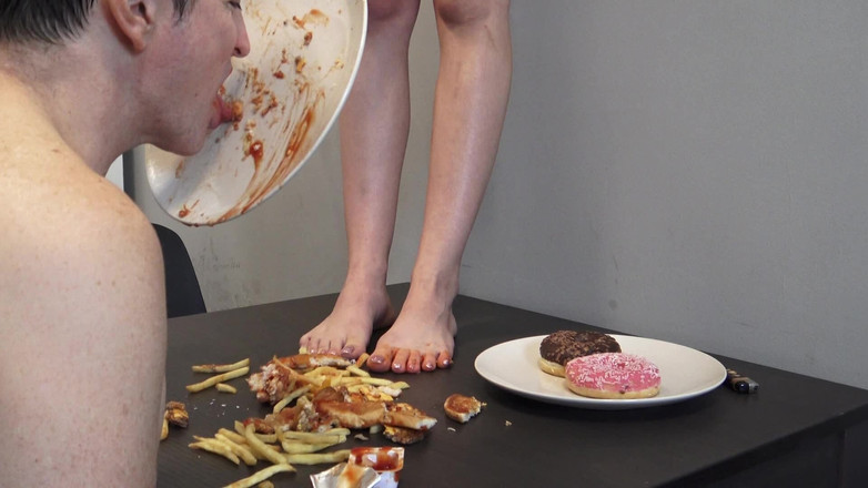 Femdom Austria: Fast food i karmienie stóp Donat!