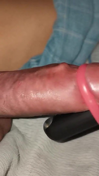 Vibratorul îmi face să curg și să mă bucur!