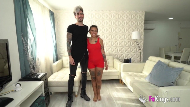 FAKings: Bombshell chiliană și primul ei sex în trei. Anty nu pare să-și...