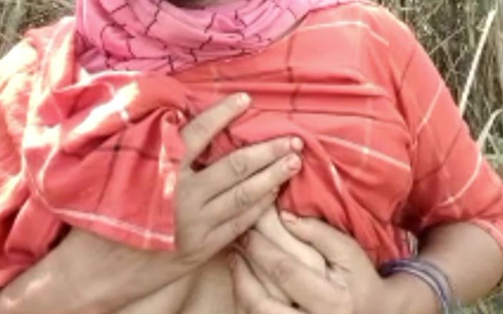 Hemant sarita: Une tatie surprise en train de faire de mauvaises choses...