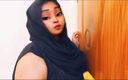 Aria Mia: Punjabi vacker BBW sexig hembiträde medan hon städar huset, ägaren ger...