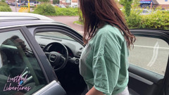 Lustful Libertines: Terdesak Tempat Letak Kereta Awam Kencing - Omorashi