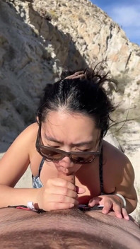 Sex oralny na świeżym powietrzu podczas wędrówek na pustyni - amator wmaf - spust w ustach publiczne BJ połknąć