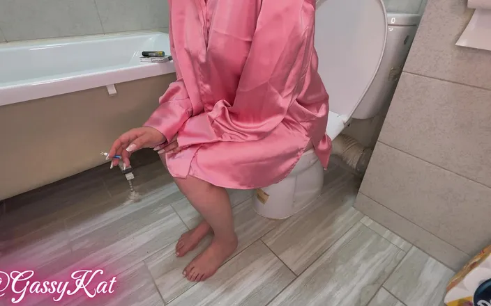 GassyKat: Smoking Goddess' Loud Toilet Farts