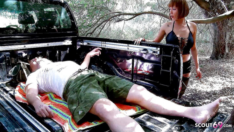 Full porn collection: Milf Mar Duran met grote borsten neukt vreemde buitenshuis bij...