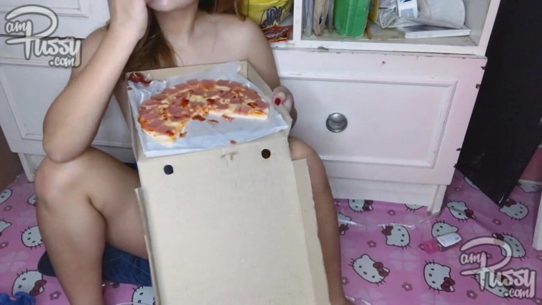 AmPussy: Người ăn pizza khỏa thân