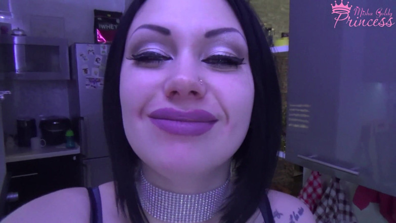 Goddess Misha Goldy: Stretching out my lips!