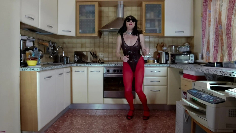 Sissy Cummy Lingerie: Short Erotic Fitness Expromt From Michelle Ernandes