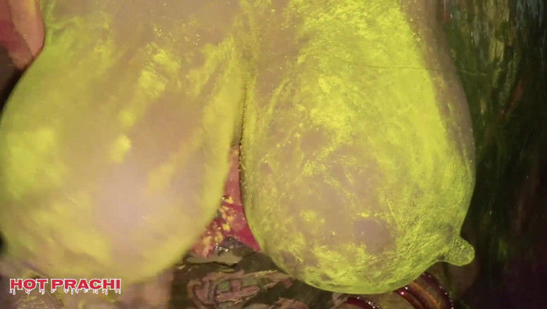 Hot prachi: Mutlu holi prachi yenge seks 