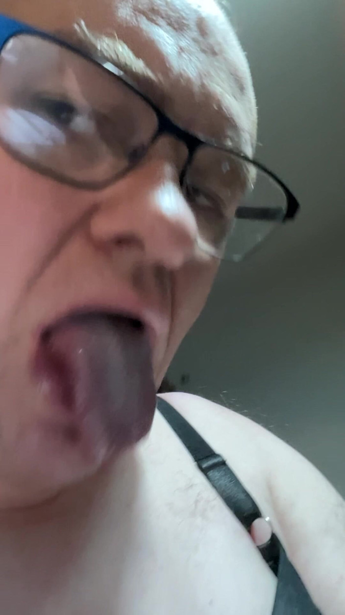 Ancient456: Azgın travesti çok paylaşılan erkekler istiyor