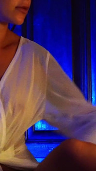 Zmysłowy naoliwiony masażystka topless pleców i estetyczny pochwowy wydalenie perły
