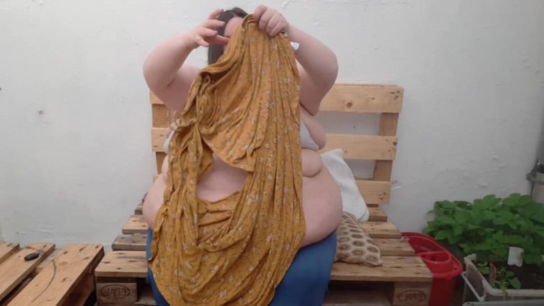 SSBBWLadyBrads: Ssbbw gizli bahçe göbek ve meme oyunu
