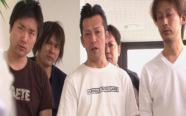 JAPAN IN LOVE: Asijská těsná kundička scéna-3_japanese dívka oblečená jako nevěsta ošukaná s...
