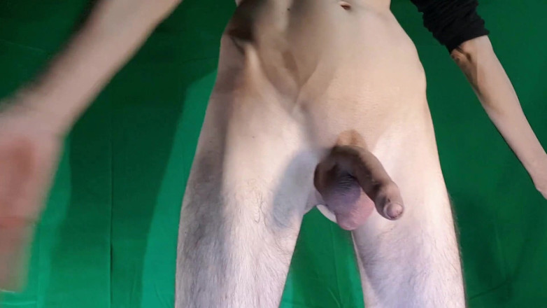 HeIsSooThin: Hai să scoatem această fustă minunată!