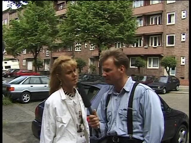 Lucky Cooch: Blonďatá milfka dává rozhovor
