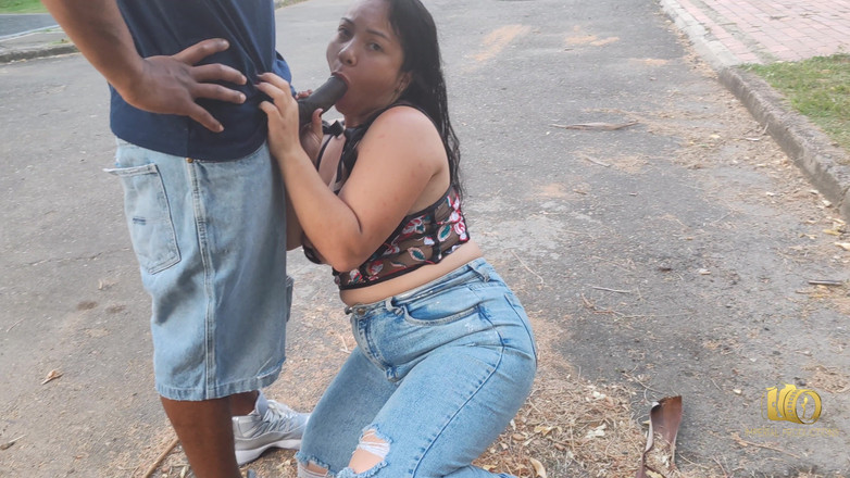 Rioc69: 섹스하고 싶은 Rioc과 Anita, 성전 뒤에서 그들을 붙잡은 욕망