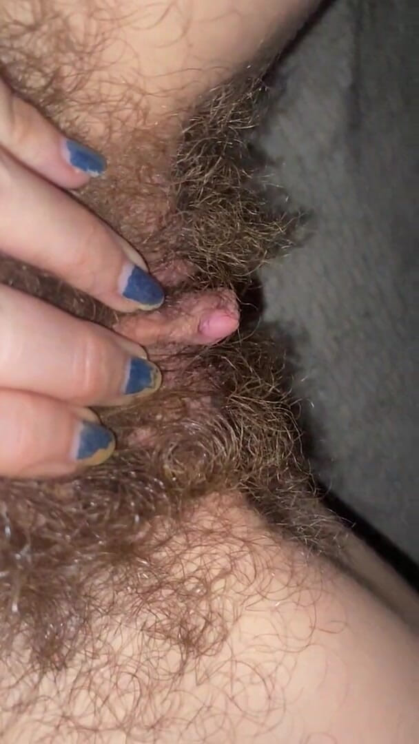 Cuteblonde666: Hairy pussy closeup