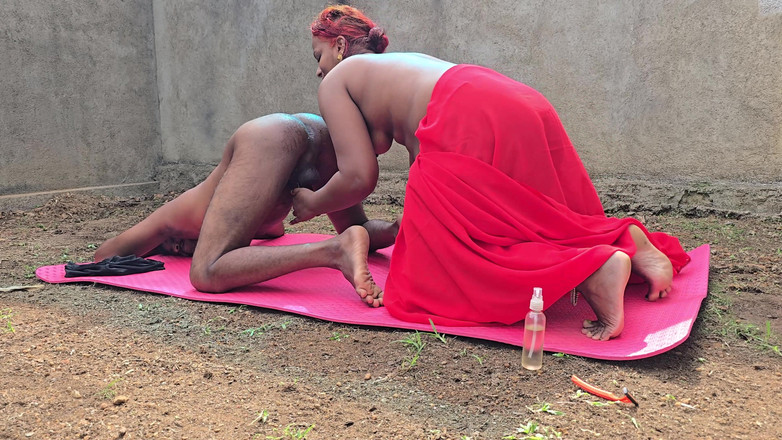 Beauty7Angels: Індійське сарі, мамка, яка жорстко чистить член, 69, смокче і жорстко трахається з великим членом боса