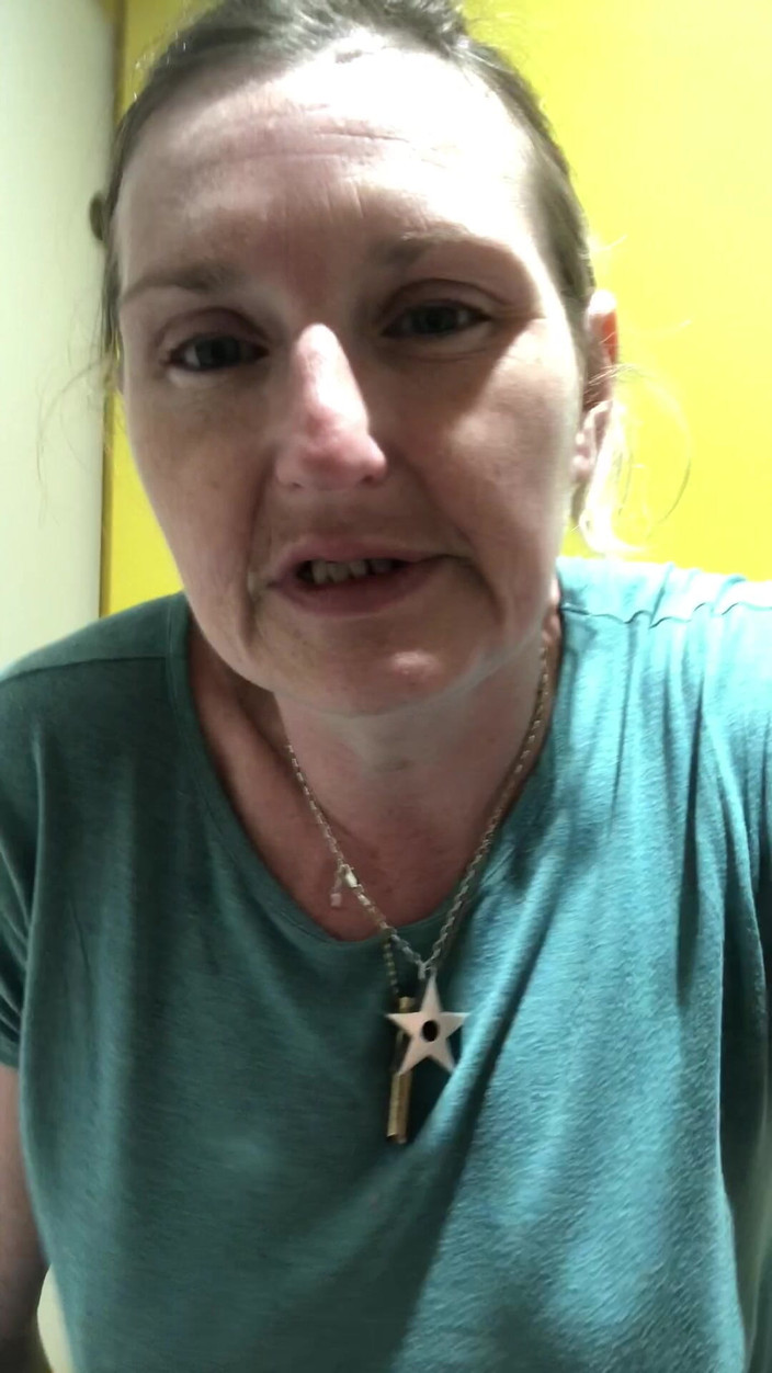 Pissing Paradise: 24時間以上の移動の後、空港からの帰り道に急におしっこをしました