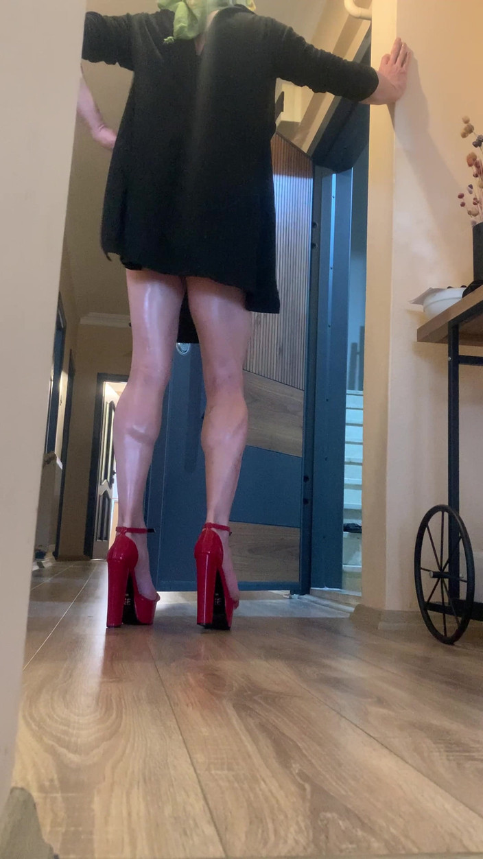 cd_aysemmm: 나는 피자 소년을 유혹하고 그를 멀리 보냈다