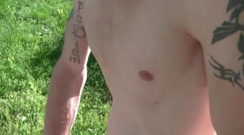Gaybareback: Twink zerżnął oklep i kremówka w moim ogrodzie