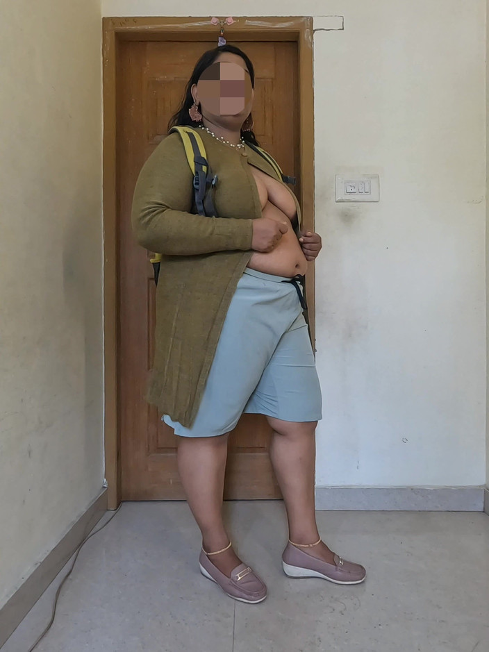 Anne Ipe: Фотосессия с обнаженной пухлой индийской девушкой топлесс.