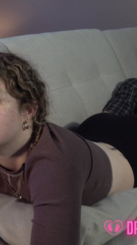Laura's Przypadkowy Footjob - (dreamgirls w skarpetkach)