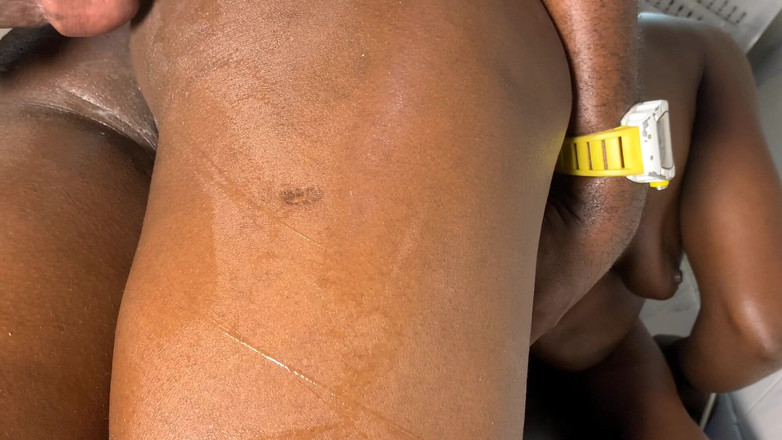 Ebony-forever69: J’ai baisé ma petite amie sur le congélateur de Kitcheb...