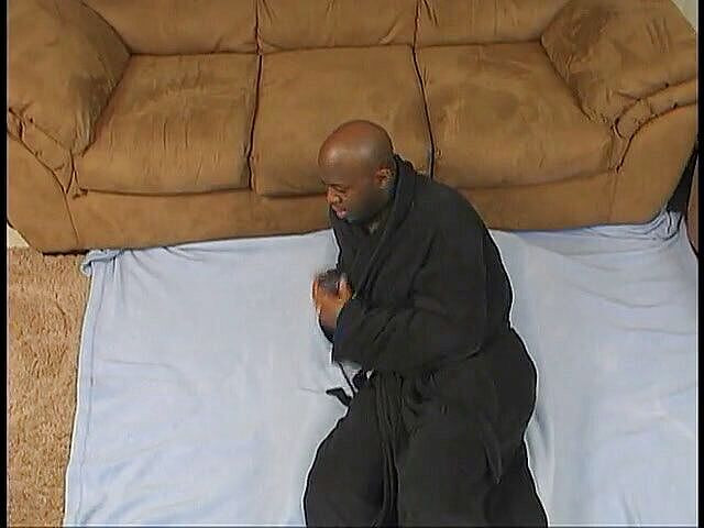 BBC Fantasies: Cewek toket kecil nyepong dan ngentot kontol besar pria kulit...