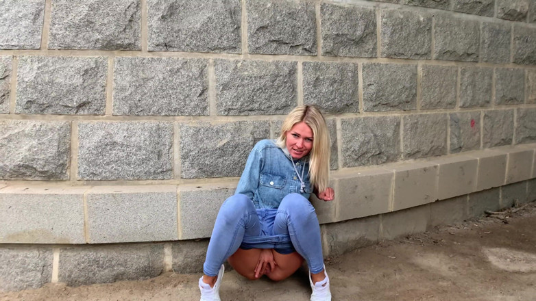 Claudia Macc: Pissing-solo