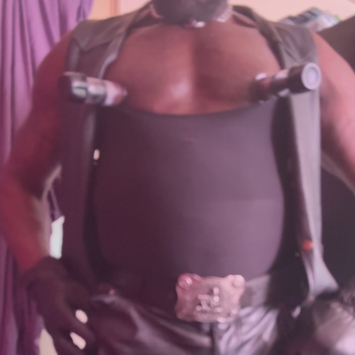 Black Muscle Stepdad: Titpump Leads to Titplay