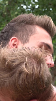 Auf dem stein gepohlt